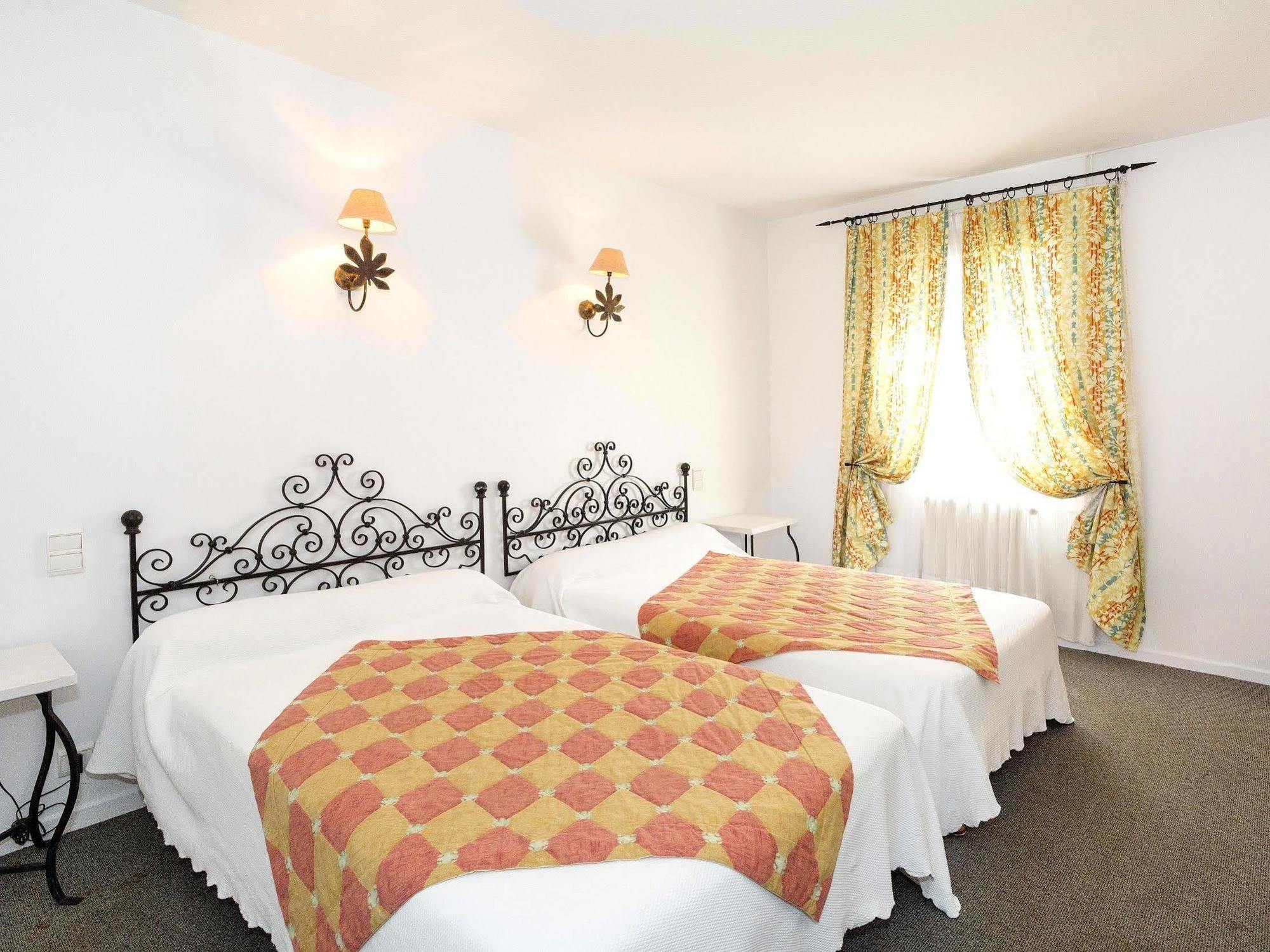 Logis Hotels - Hotel Restaurant Du Midi Revel  Εξωτερικό φωτογραφία